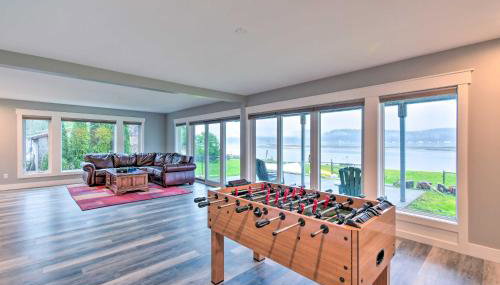Scenic & Spacious Getaway on North Bay w/ Deck! - Foto 2