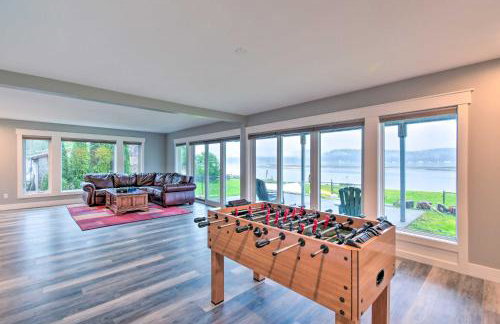 Scenic & Spacious Getaway on North Bay w/ Deck! - Foto 2