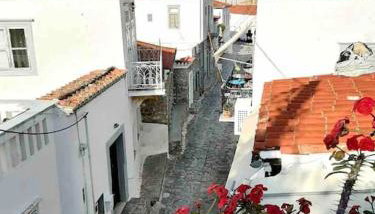 Hydra's Hidden Gem - Photo 4