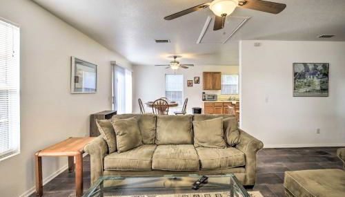 Home with Yard 1 Mi to Indian Rocks Beach and Golf - Foto 4