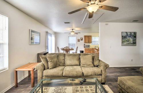 Home with Yard 1 Mi to Indian Rocks Beach and Golf - Foto 4