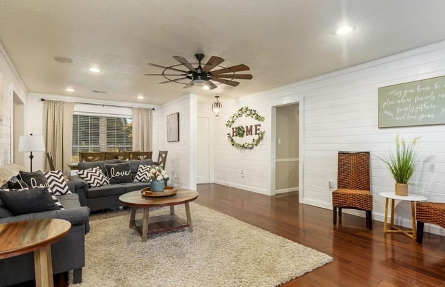 Gorgeous Alabama Home 4 Miles to Stadium Sleeps 8 - Foto 61