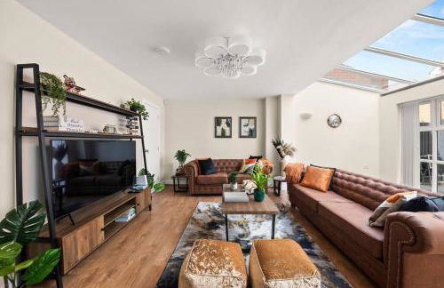 Radiant Retreat Ideal for LegoLand, Windsor, & LHR - Foto 4