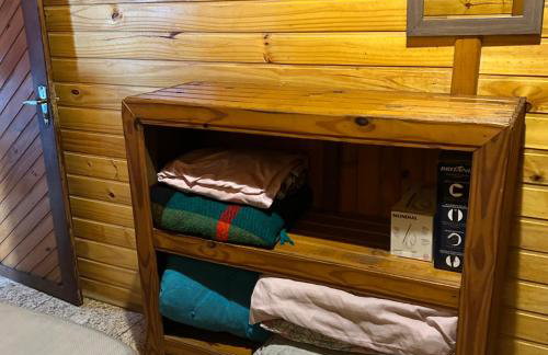 Chalé com PISCINA Privativa, com 2 QUARTOS, ESTACIONAMENTO em Condomínio com PORTARIA 24h, Sauna, Quadras, 3 PISCINAS no condomínio, Pesca e Parquinho Infantil - SmarTV na sala de estar, TV na área CHURRASQUEIRA, Wi-Fi e Cozinha Completa - Foto 69