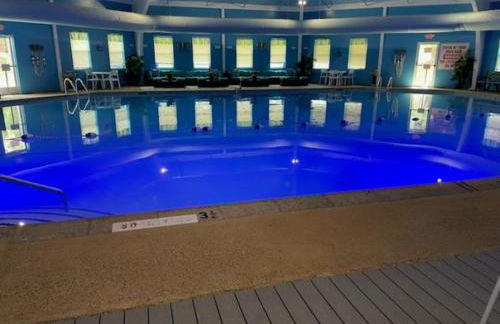 Stunning! Pocono Escape! HotTub Sauna Pool Ski Pet-Friendly Firepit Game Room Fireplace BBQ Lakes Tennis Fishing - Foto 74