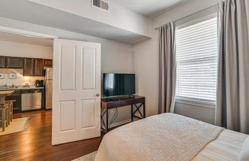 Cotton District Condo Walkable Spot for Game Day! - Foto 16
