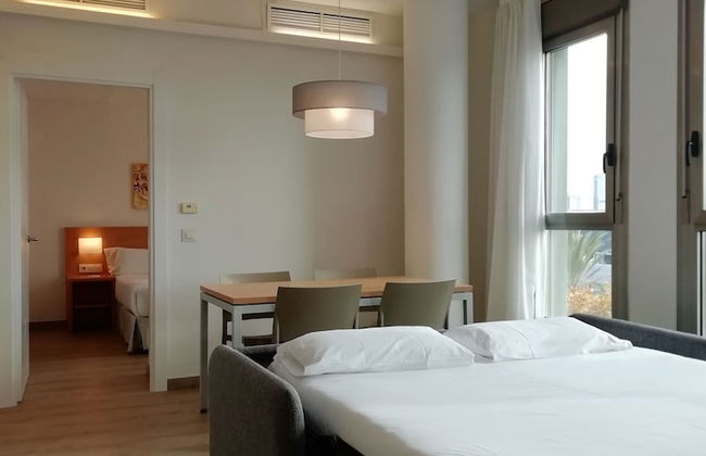 Aparthotel Aura Park Fira Barcelona - Photo 9