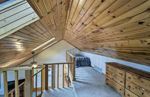 Lakefront Home with Seasonal Dock - 2 Mi to Skiing! - Foto 23