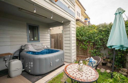 Spacious 3BR Home with Hot Tub & Private Yard - Foto 9