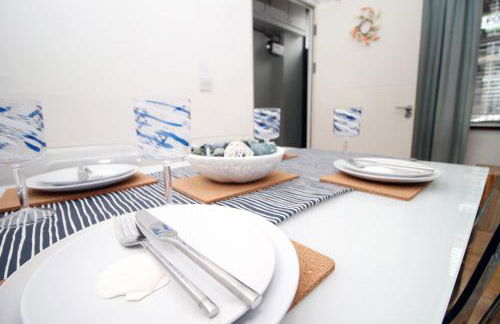 Coastal penarth dream! Close to Cardiff superb location near bars and restaurants! Dog friendly and welcome breakfast pack! - Foto 13