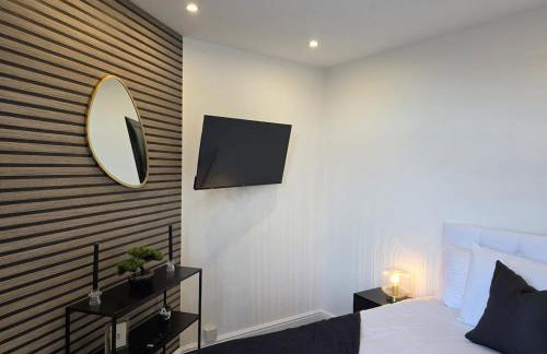 #18 Anfield 5 min walk Sleeps 7 4BR 5Bed 3Bathrms - Photo 3