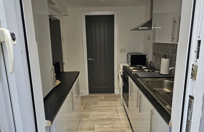 Skyline Remarkable 2-bed Apartment in Swansea - Photo 13