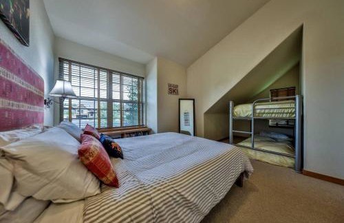 Mountain Bliss 3 BR Retreat With Views and Hot Tub - Foto 22