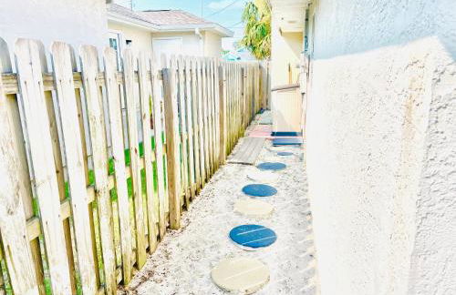 Sea Salt Vacation Home, Private Pool - Walk to Beach - Foto 37