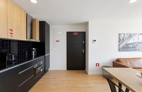 HostWise - Bright Flat with Balcony and Garage - Foto 22