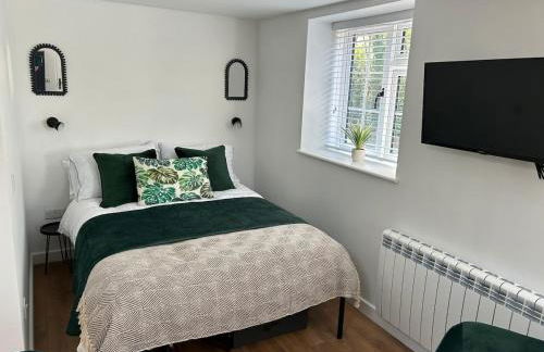 The Banditry, Glastonbury - Photo 8