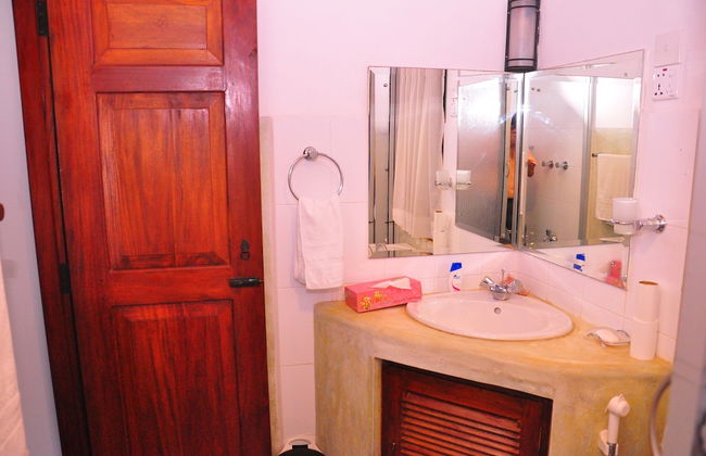 Serenity Lake Front Villa - Foto 42