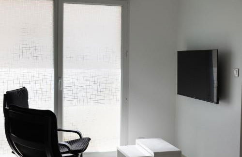 T2 très bien situé-refait-Balcon aménagé-box clos - Foto 13