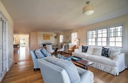 Luxe Waterfront East Quogue Home with Beach On-Site! - Foto 9