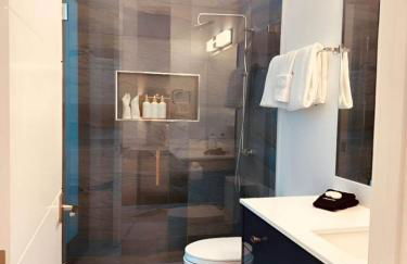 LVS Villa Blanco 5BR Coastal Oasis with Rooftop Sunset Deck Heated Pool Spa & Walk-to-Beach Access - Foto 53