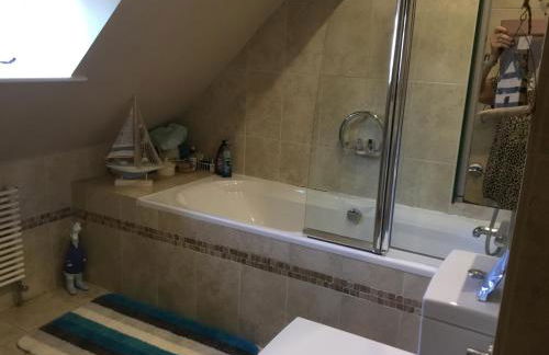 Woodlands Retreat, your own private lounge, bedroom, Bathroom and the use of a hot tub, we also live here - Foto 7