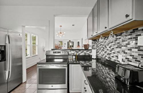 Updated Vintage Oasis, Near Downtown & Stadiums, Huge Yard - Foto 31