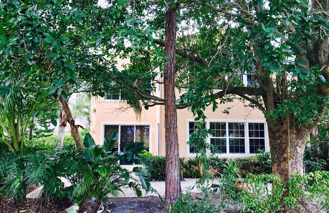 Private-Luxurious Mediterranean Villa - Photo 32