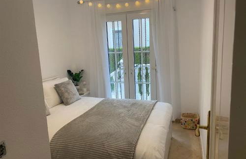 Stunning 3 bedroom Large House in Great Location - Foto 11