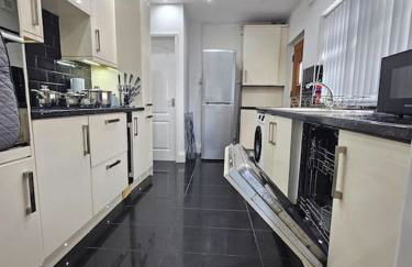 City Centre - Comfy 6 beds - Up to 30 percent off - Contractors delight - Foto 7