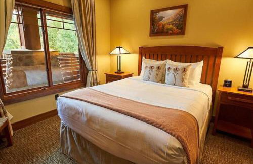 Enjoy the views of Table Rock Lake in this 2BD resort condo - Foto 9