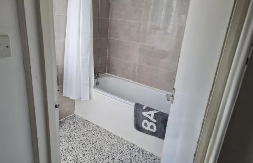 Ground Floor Maisonette Near St James St Overground Station - Foto 17