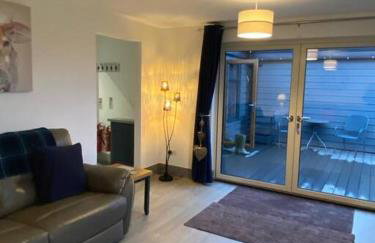 POPPY LUXURY LODGE Sleeps 8 at Fairview Farm, Ravenshead, Nottingham Near Sherwood Forest, Dog Friendly, Farm Stay great for wedding groups, families, Hen Do's, friends gatherings with amazing views - Foto 47