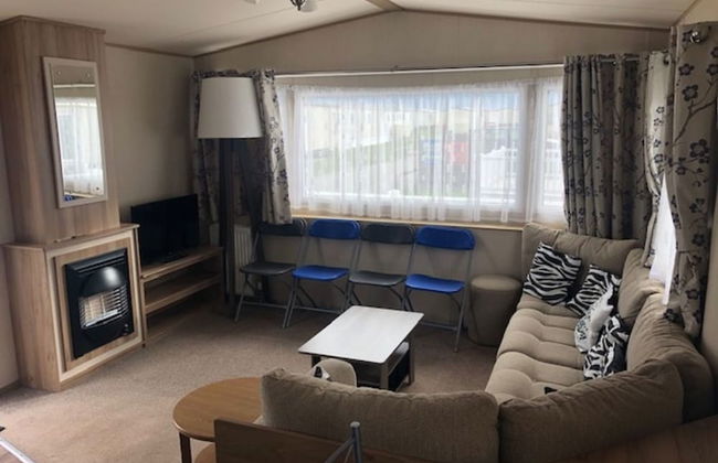 Beautiful Cosy 2-bed Caravan in Clacton-on-sea - Photo 8