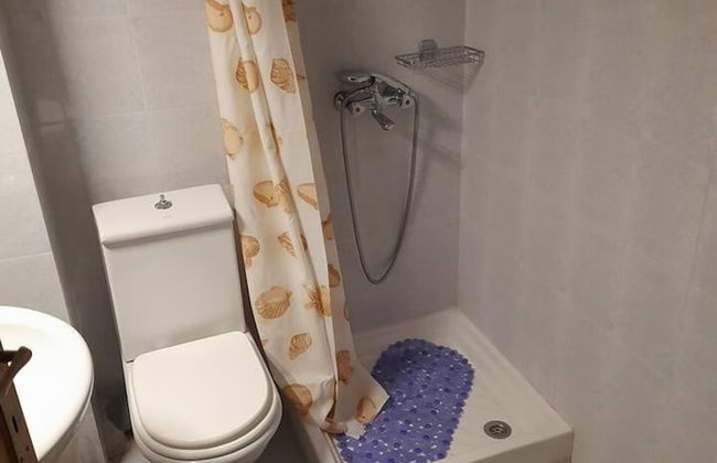 Impeccable 2-bed House in - Photo 14