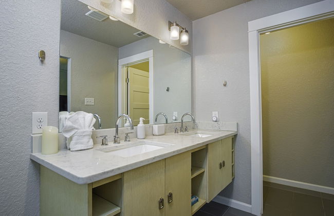 Chic Downtown Farmhouse With Garden and BBQ Grill - Foto 18