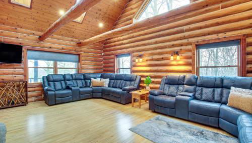 Family Home with Indoor Pool about 2 Mi to Elkhart Lake! - Foto 2