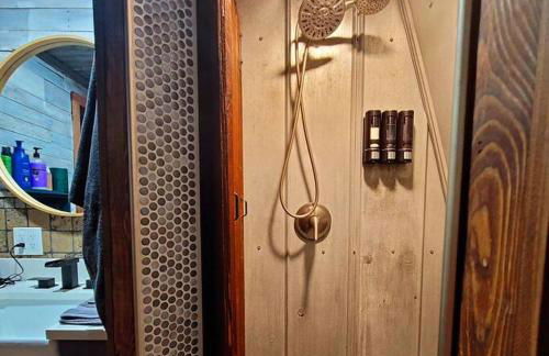 Hill Country Hangar with hottub, 7 minutes from the river and lake - Foto 72