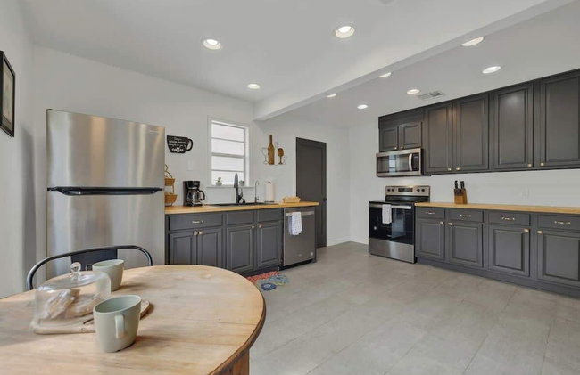 Elegant and Stylish Glenmoor Abode - 5 min to Town - Foto 21