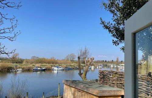 The Hut by the River - Foto 17