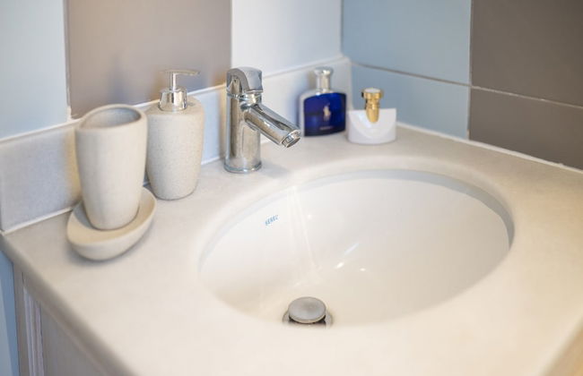 Seabreeze Villa - with Jacuzzi & heated pool - Photo 28