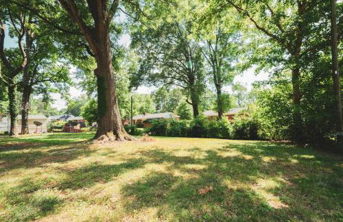 Spacious Home with Pet-Friendly Yard - Foto 12