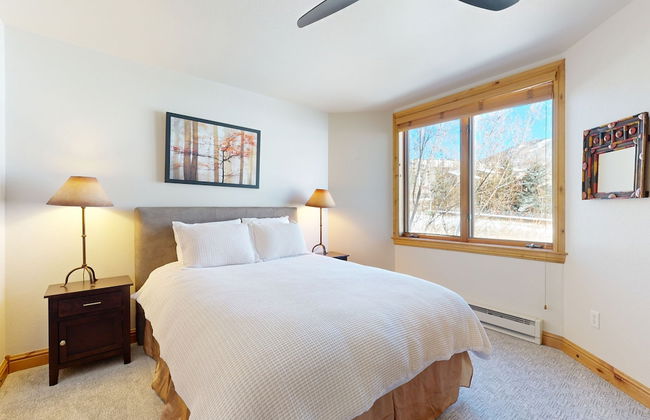 Torian Plum Condominiums - Foto 22