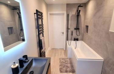 Brand New, Stunning Beachside House - Foto 41