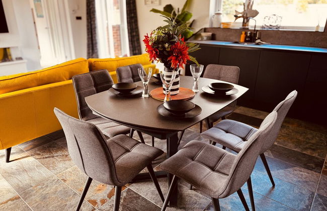 Luxury Adult-only 2-bedroom Bungalow With Hot Tub - Foto 7