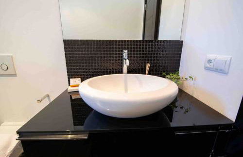 Idyllic 6 bed villa stunning sea view salt pool - Foto 36