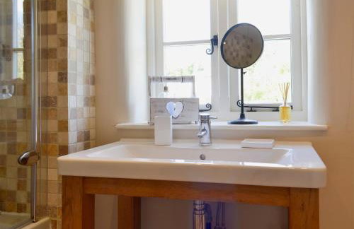 Periwinkle Cottage - Photo 10