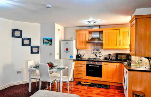 Contractor-Friendly 2BR Gem Wi-Fi Free Parking - Foto 5