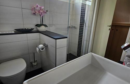 Wohlfühloase in der Eifel mit Weitblick in die Natur, Seenähe, Poolnutzung, Minigolf, Tennis und vieles mehr - Photo 7