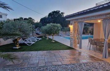 Villa Lukas&Ana s bazenom,dječjim igralištem - Photo 31