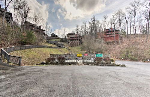 Sevierville Cabin with Wraparound Deck and Lake Access - Foto 29
